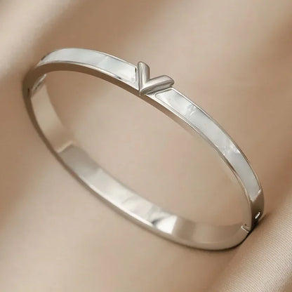 316L Stainless Steel Shell Letter V Bangle for Women Vintage Flower Cross Letter M Bracelets Rust-proof Wrist Jewelry Gift Party