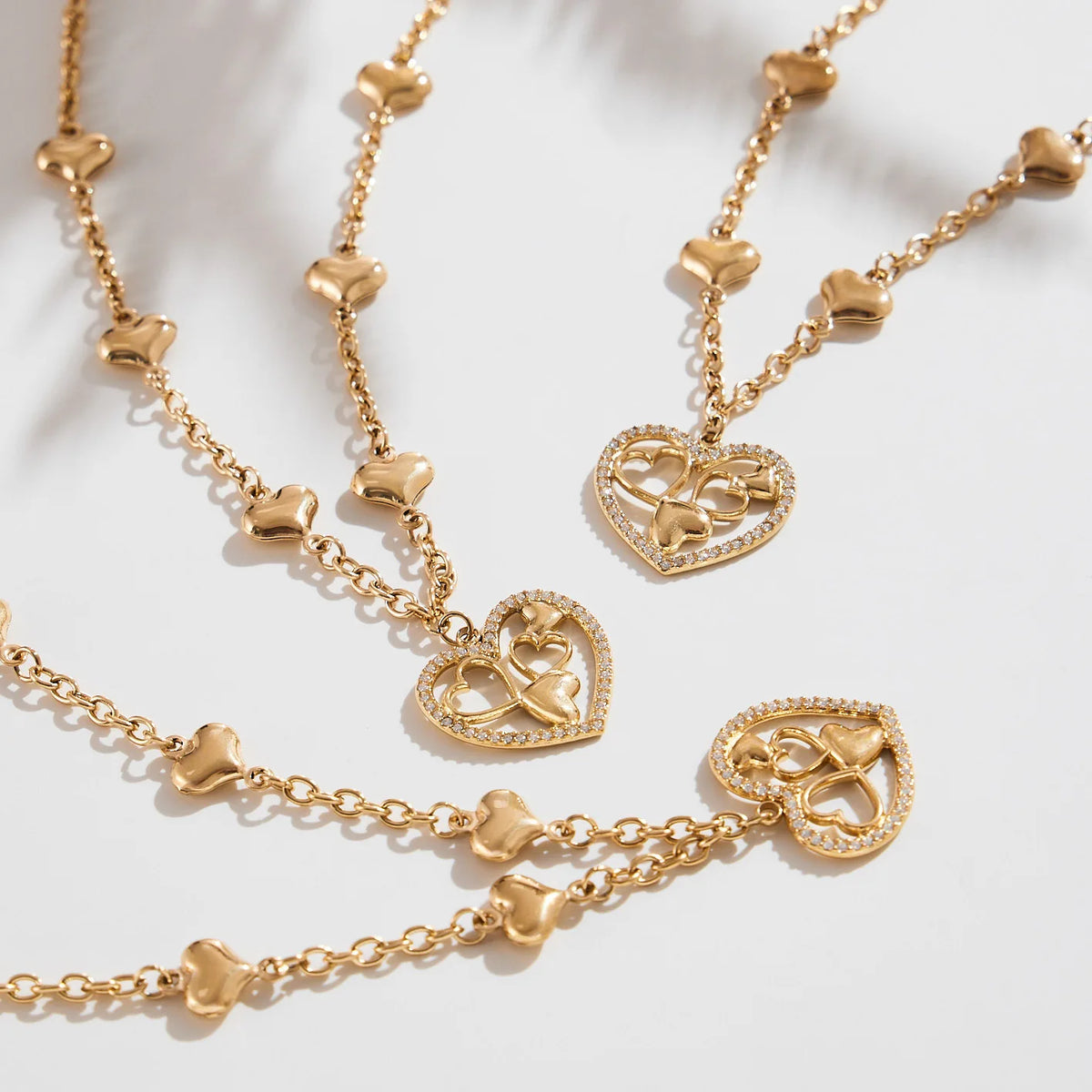 316L Stainless Steel Necklace for Woman 18K Gold Plated Chain Necklaces Inlaid with Shiny Zircon Hollowed Heart Pendant Necklace
