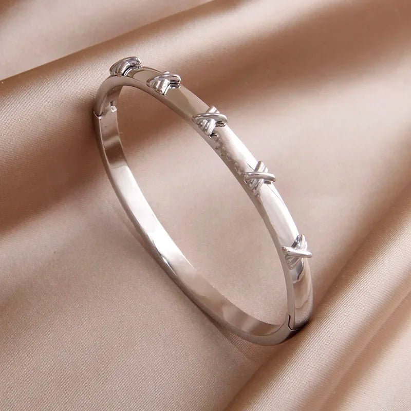 316L Stainless Steel Shell Letter V Bangle for Women Vintage Flower Cross Letter M Bracelets Rust-proof Wrist Jewelry Gift Party