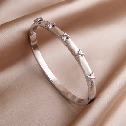 316L Stainless Steel Shell Letter V Bangle for Women Vintage Flower Cross Letter M Bracelets Rust-proof Wrist Jewelry Gift Party