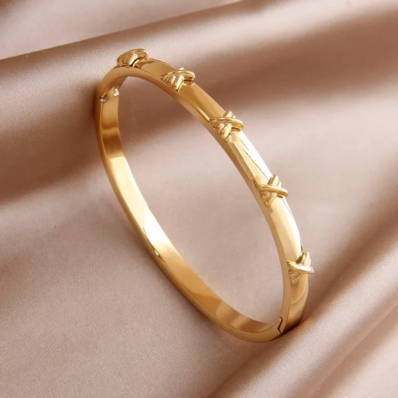 316L Stainless Steel Shell Letter V Bangle for Women Vintage Flower Cross Letter M Bracelets Rust-proof Wrist Jewelry Gift Party