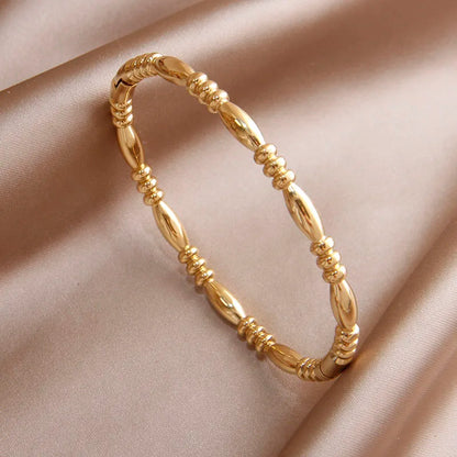 316L Stainless Steel Shell Letter V Bangle for Women Vintage Flower Cross Letter M Bracelets Rust-proof Wrist Jewelry Gift Party