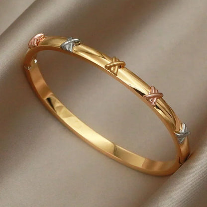 316L Stainless Steel Shell Letter V Bangle for Women Vintage Flower Cross Letter M Bracelets Rust-proof Wrist Jewelry Gift Party